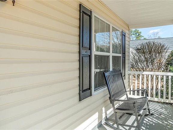 4th image of 903 Creekmore Ln