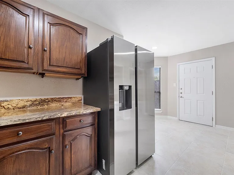 4424 Odessa Dr — Photo 8