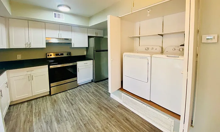 2 bed, 1.5 bath, 882 sqft, $1,445 — Photo 3