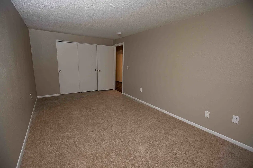 River Hill Apartments — Photo 3