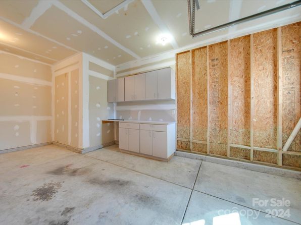 620 Smokehouse Ln, Albemarle, NC 28001
