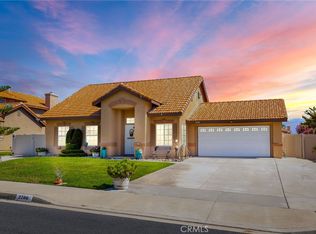 2106 W Summerset Dr, Rialto, CA 92377