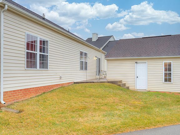3rd image of 1735 Lions Dr NW