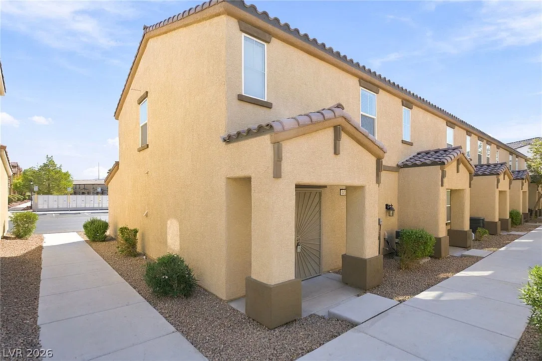 2 bed, 2.0 bath, 1007 sqft, $1,650 — Photo 3