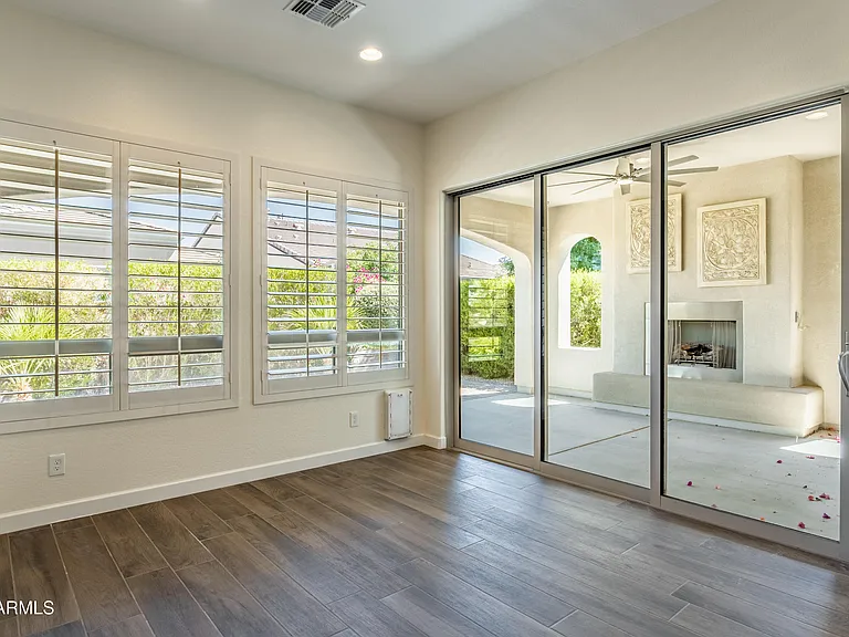 70 E Kennedia Dr — Photo 10