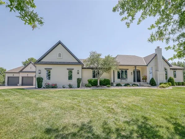 15601 Oakmont St, Overland Park, KS 66221