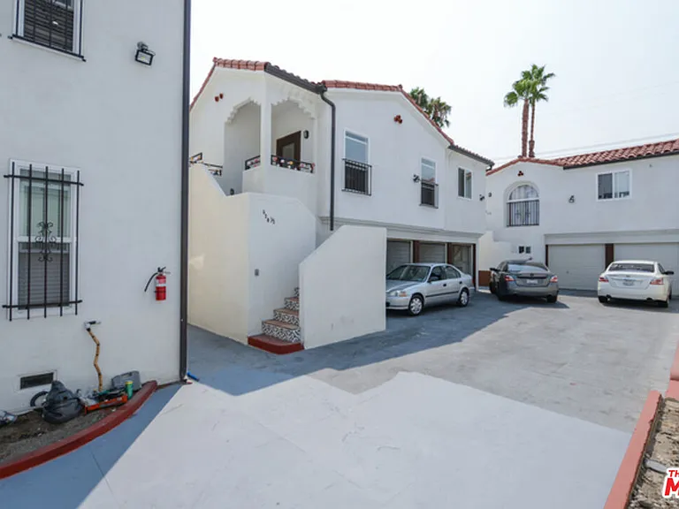 520 W 82nd St #524-1/4 — Photo 3