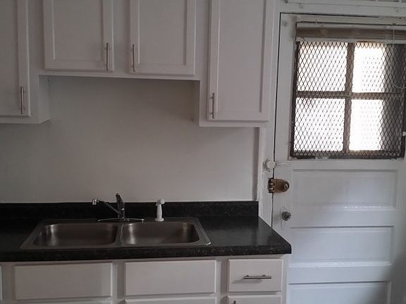 4th image of 5242 S Drexel Ave APT 2W