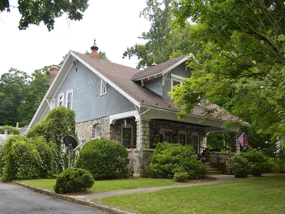 363 Washington St Berkeley Springs, WV
