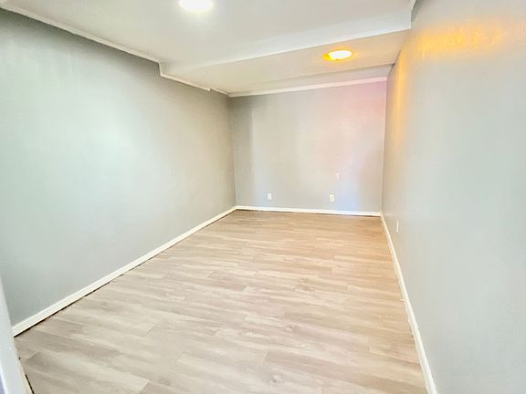 4th image of 909 W 21st St