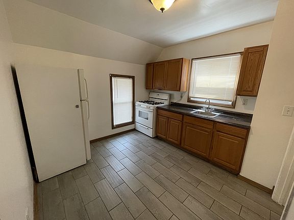 2nd image of 1043 Woodlawn Ave #17-1