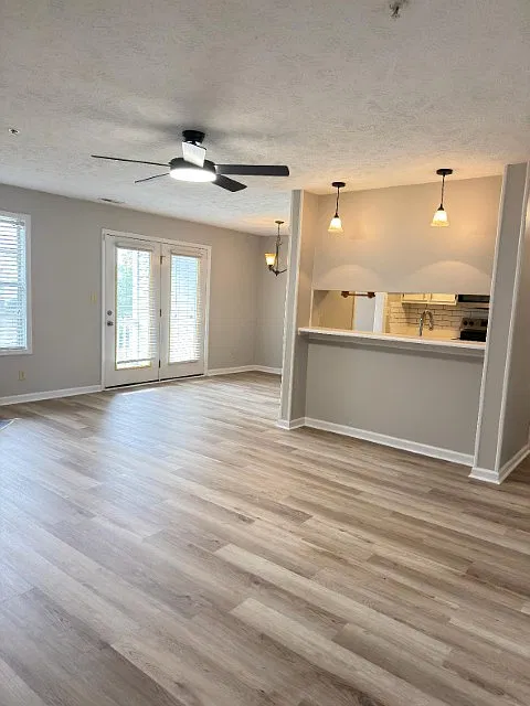 3 bed, 1350 sqft, $1,400 — Photo 2