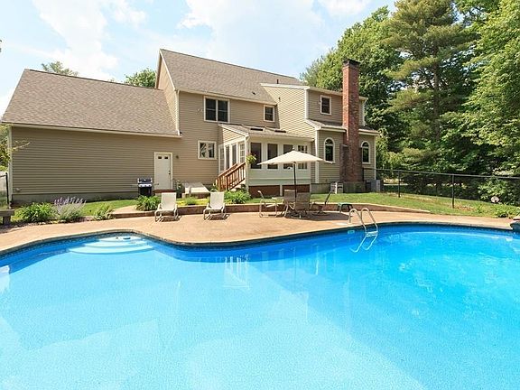 4th image of 8 Carriage House Ln