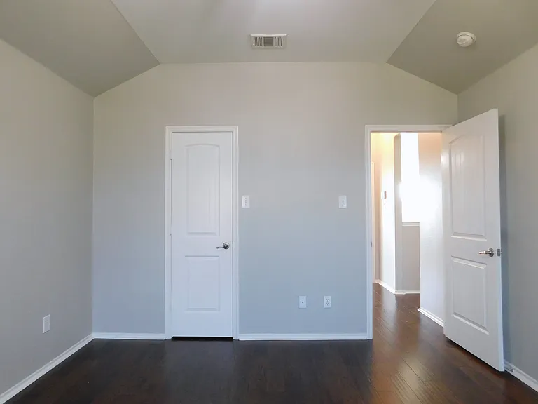 14904 Riverside Dr — Photo 24