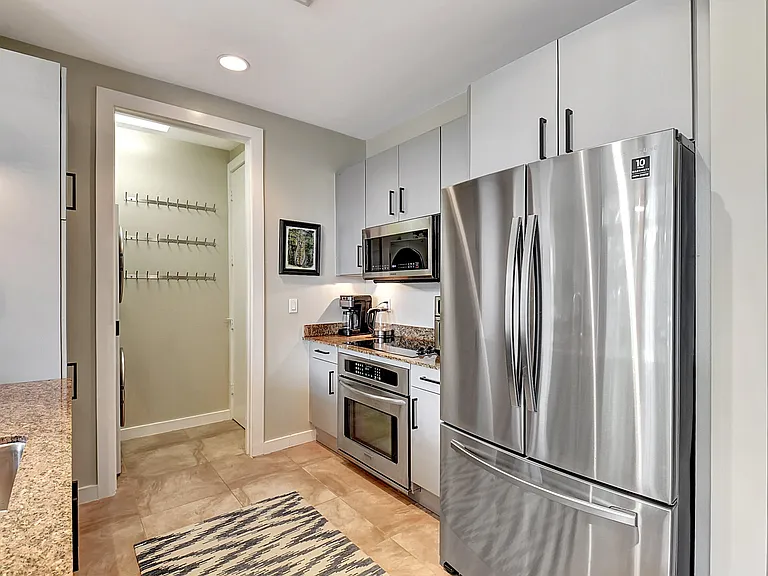 365 SE 6th Ave #204 — Photo 9