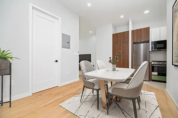 Rented by Klosed LLC | media 3