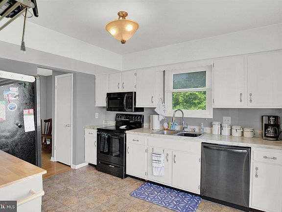 5th image of 1155 Pheasant Dr N