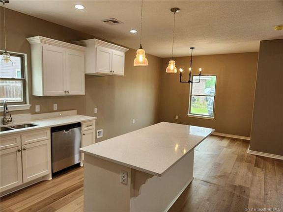 5th image of 844 N Huval Dr