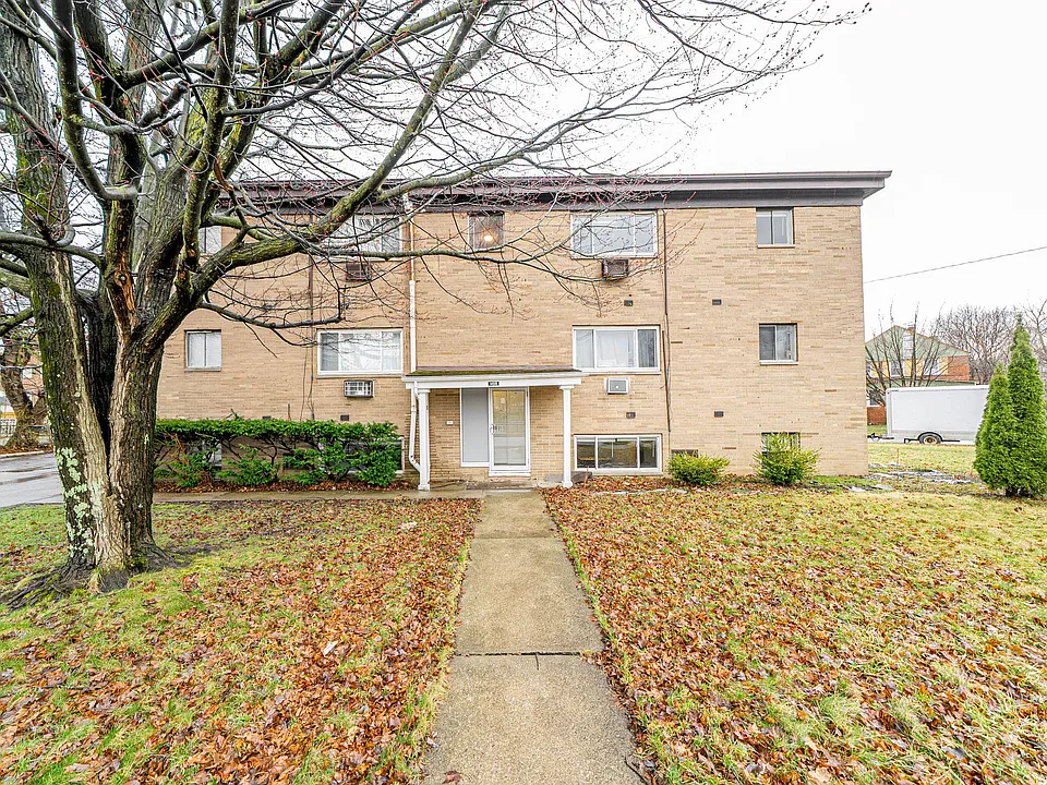 14918 Milverton Rd #4