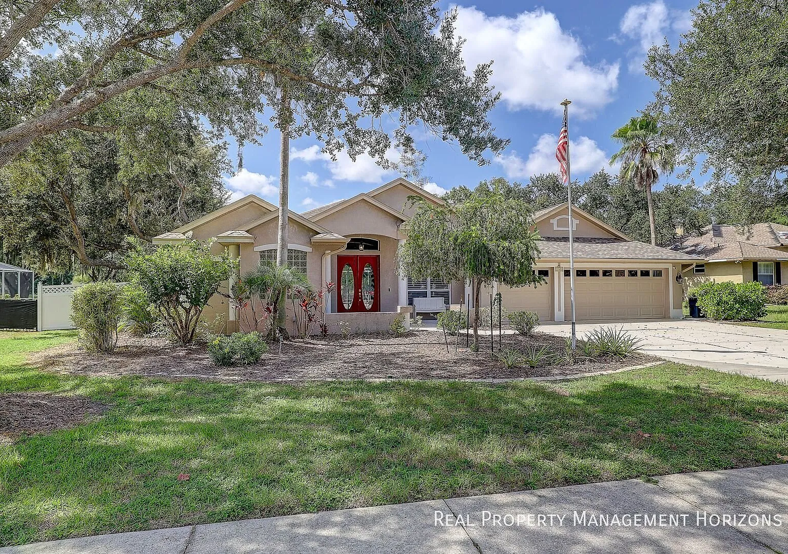 Spacious 5-Bedroom Home With Private Pool & Serene Lake Views Country Creek, Bradento — Photo 1