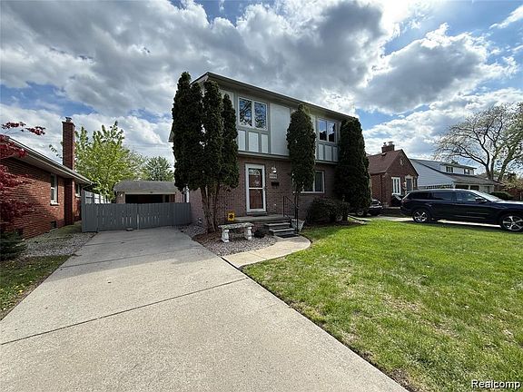 3rd image of 8334 McKinley Ave