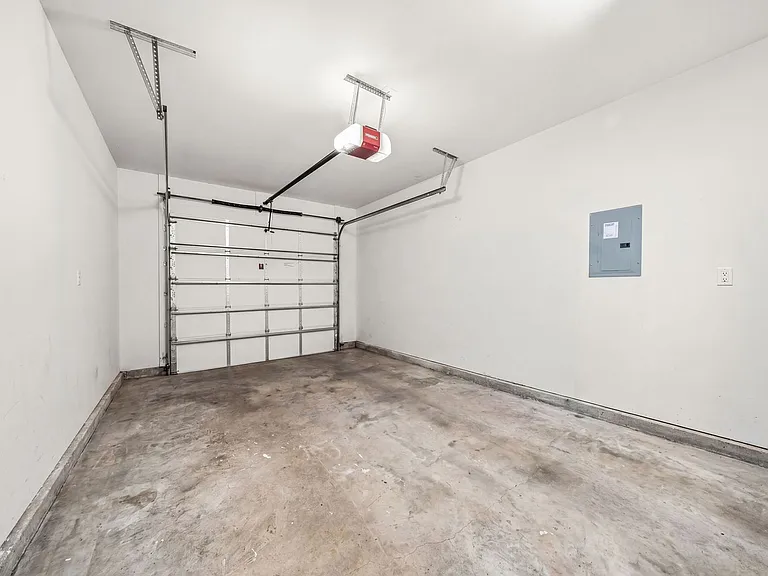52 Chapman St — Photo 33
