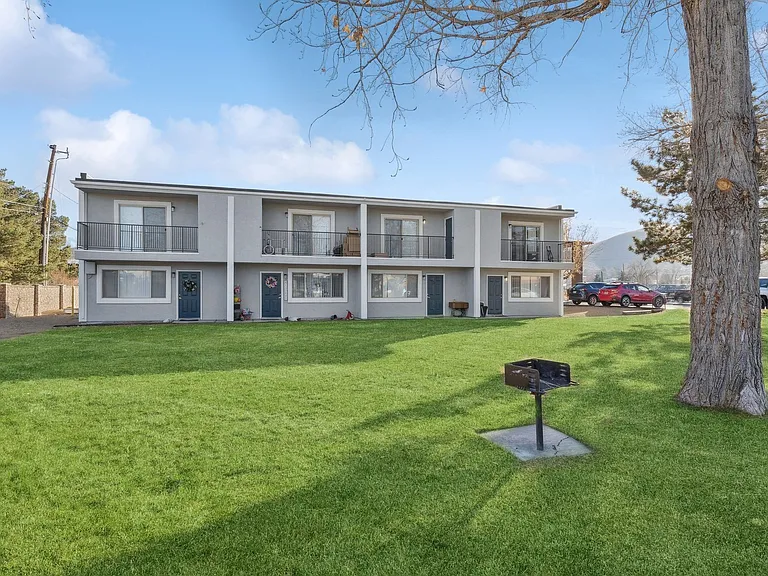 Vale Apartments & Townhomes — Photo 16