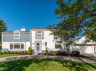1135 Fairholme Rd, Grosse Pointe Woods, MI 48236