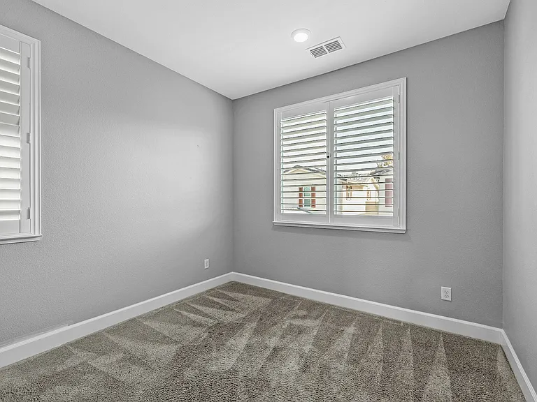 210 Stratus Cmn — Photo 19
