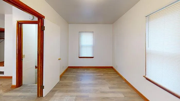 710 E Avenue F — Photo 9