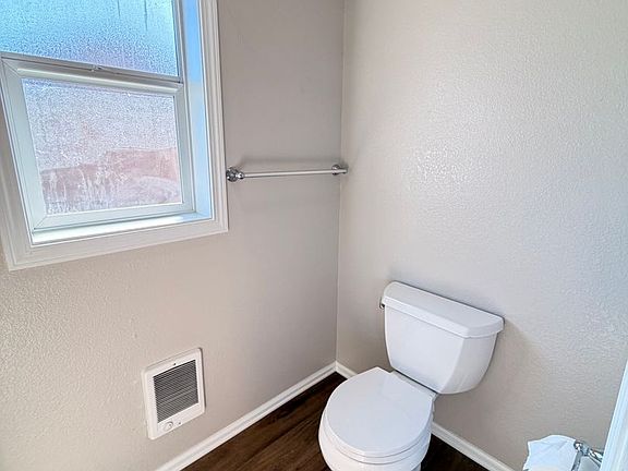 5th image of 4107 Forsythia St