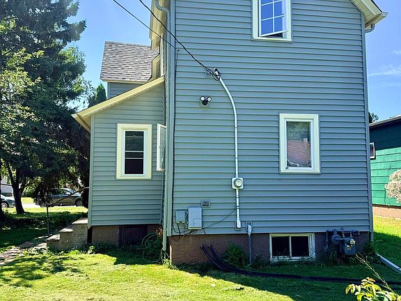 2nd image of 2905 E 5th St