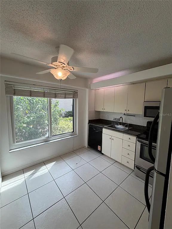2 bed, 1.0 bath, 857 sqft, $1,600 — Photo 4