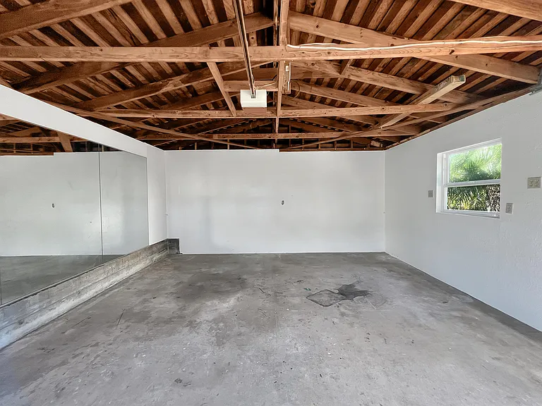 3840 Talbot St — Photo 27