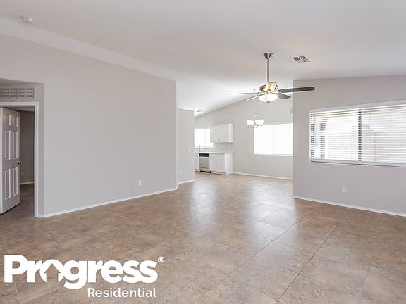 5th image of 825 E Geona St
