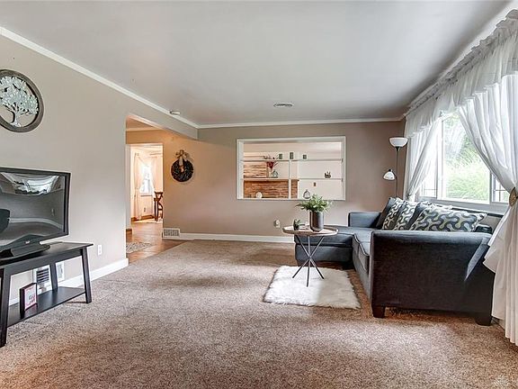 3rd image of 2701 Hazelwood Ave