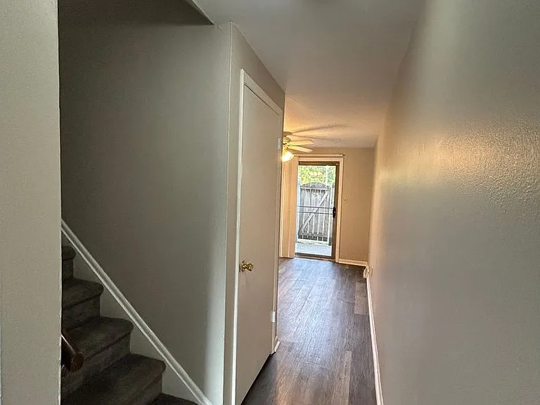 Coventry Court Townhomes — Photo 36