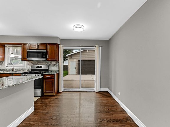5th image of 4340 Mann St