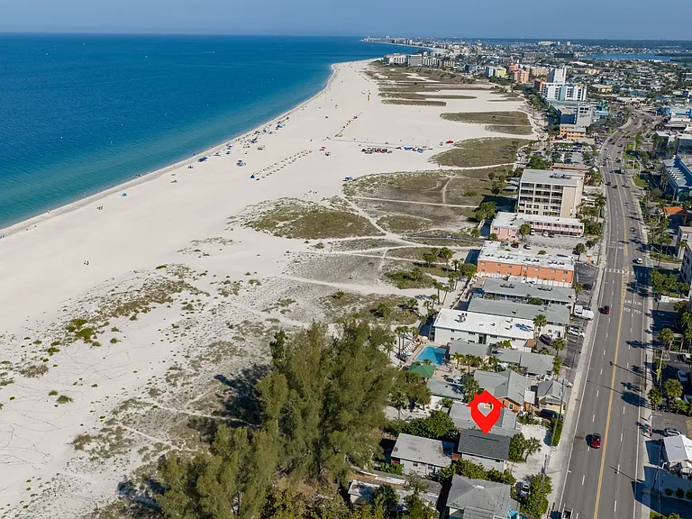 10220 Gulf Blvd #1 — Photo 32