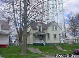 1113 13th St, Highland, IL 62249