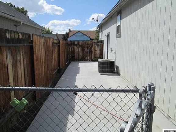 3rd image of 2102 Blossom View Dr