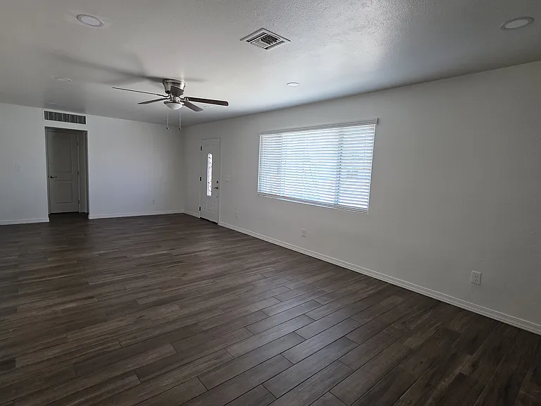 7001 E Latham St — Photo 8