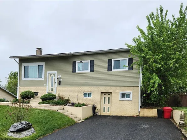 438 Faith Dr, Catasauqua, PA 18032