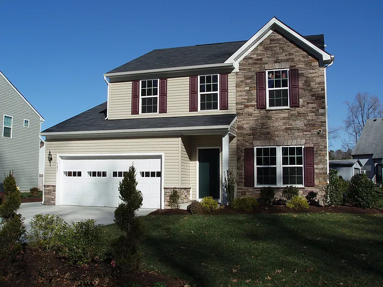 323 Michael Selby Dr — Photo 1
