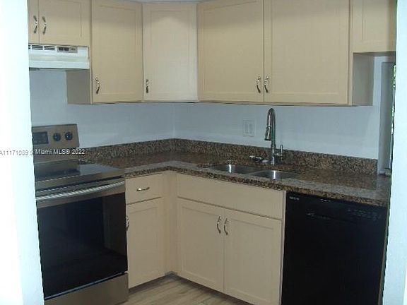 3rd image of 3909 E Ocean Blvd #202