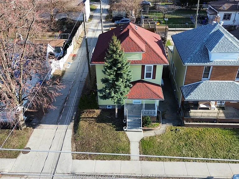 941 Cataraqui St — Photo 1