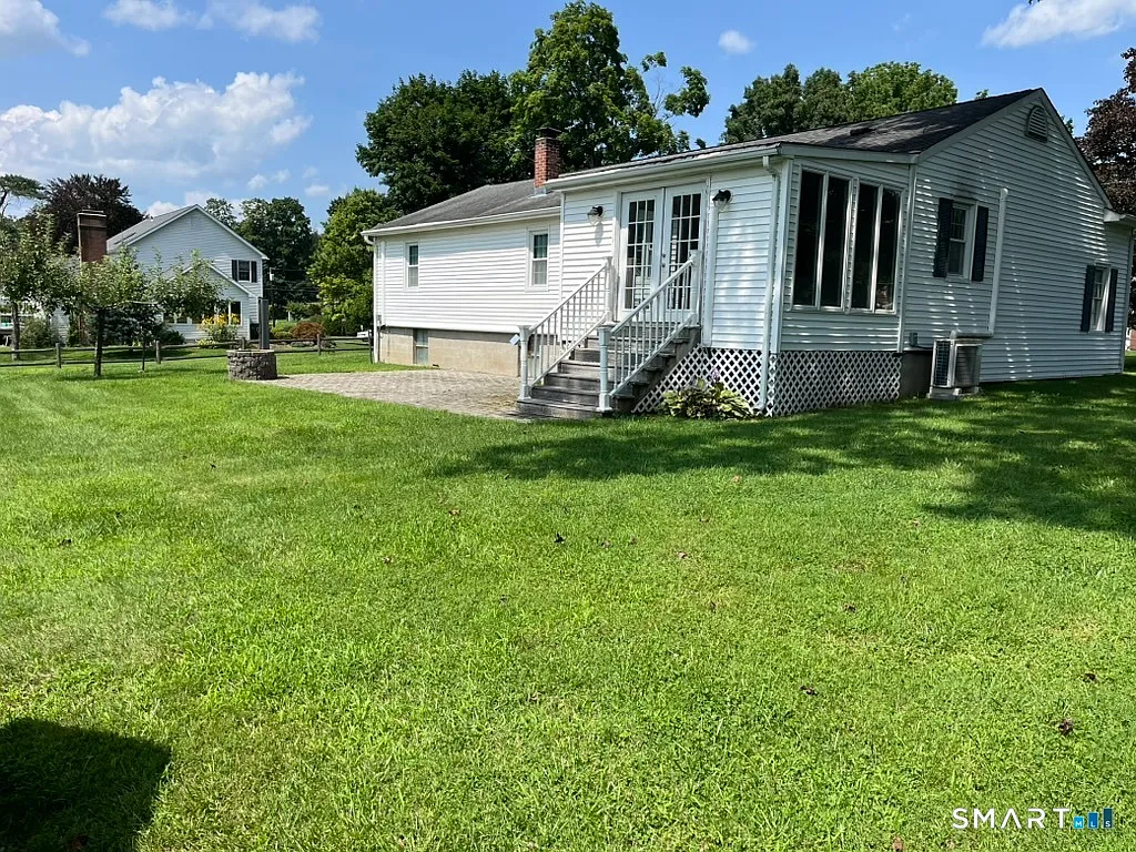 3 bed, 2.5 bath, 1381 sqft, $3,400 — Photo 2