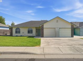 169 Rio Senda St, Umatilla, OR 97882