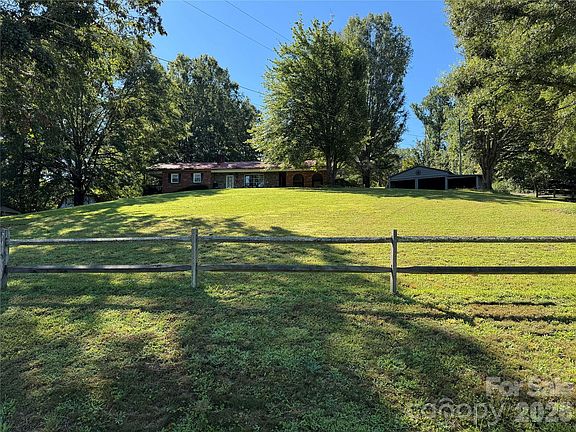 5th image of 3957 Hollywood Ridge Rd