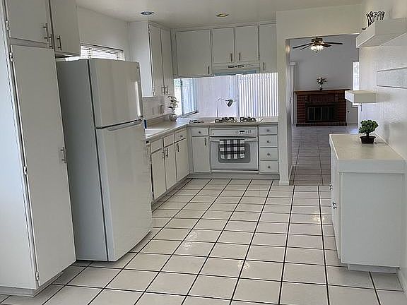 2nd image of 2360 Aqua Vista Ave